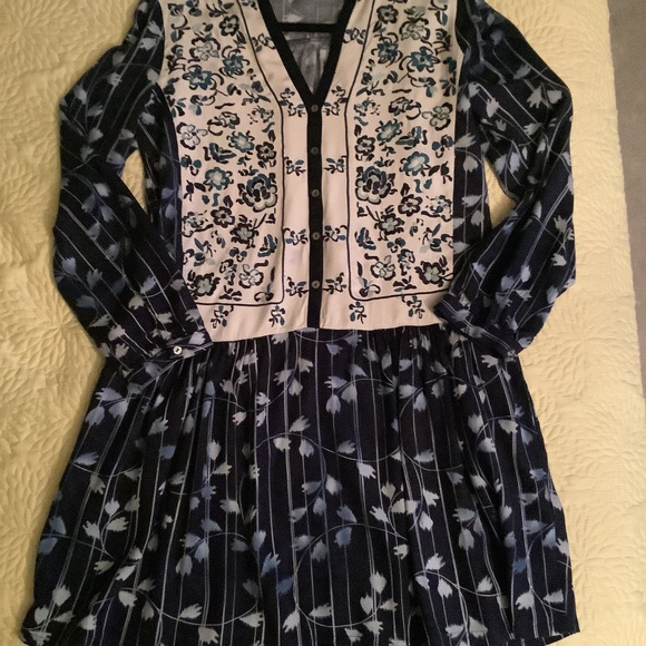 Dress - Picture 1 of 4